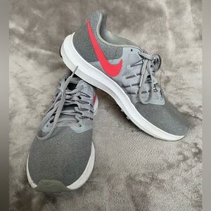 🎉NIKE Run Swift Running Shoe, Size Women 10, Grey/Coral/White